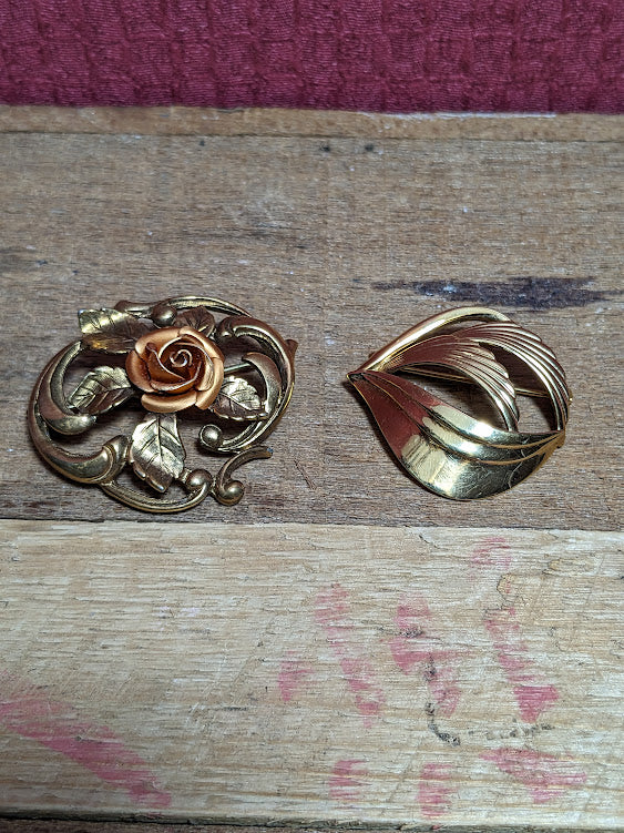 Vintage Gold Coloured Brooches x 2