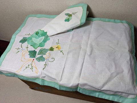 Vintage Place Mat and Napkin Set