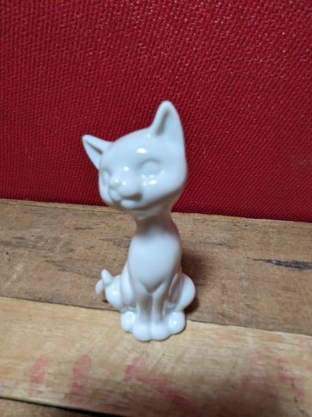 OMC Japanese Vintage White Cats