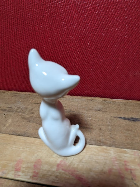 OMC Japanese Vintage White Cats