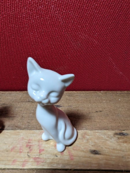 OMC Japanese Vintage White Cats