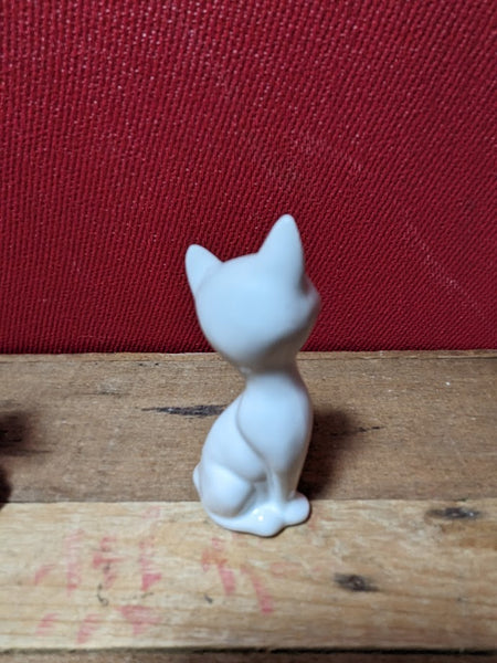 OMC Japanese Vintage White Cats