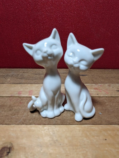 OMC Japanese Vintage White Cats