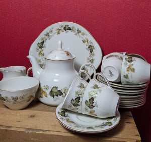 Royal Doulton Larchmont Full Tea Set for 6