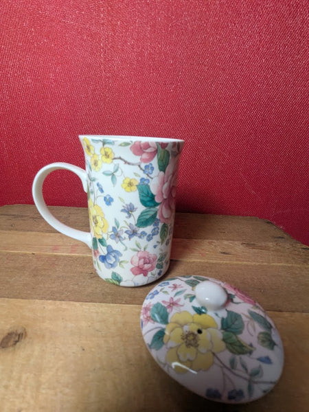Fine Bone China Mug with Lid