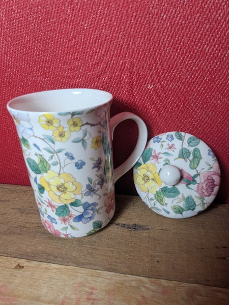 Fine Bone China Mug with Lid