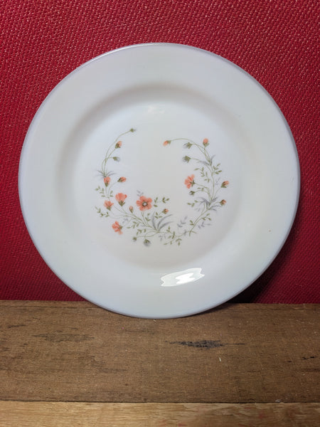 Pyrex Emily Spring White Glass Plate