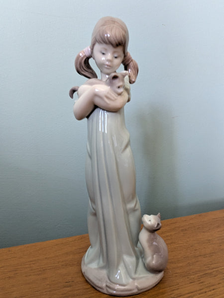 Lladro Don't Forget Me Girl with Cats