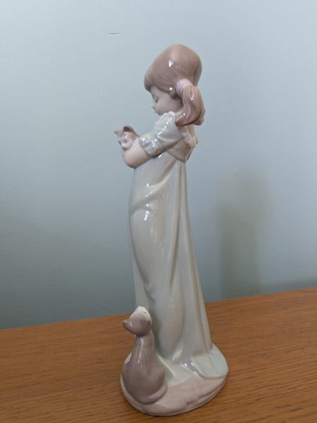 Lladro Don't Forget Me Girl with Cats