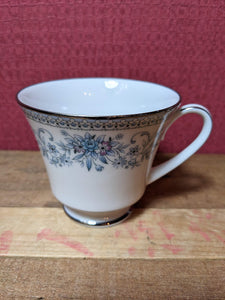 Contemporary Fine China Noritake Blue Hill